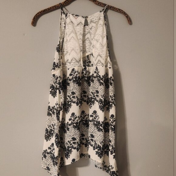 Juniors' Candie's® Sharkbite Hem Lace Tank - Picture 2 of 3